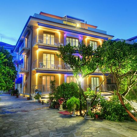 Hotel Villa Delibera Varazze Exterior foto