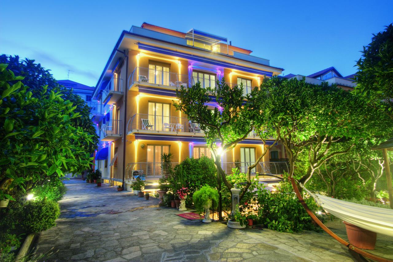 Hotel Villa Delibera Varazze Exterior foto
